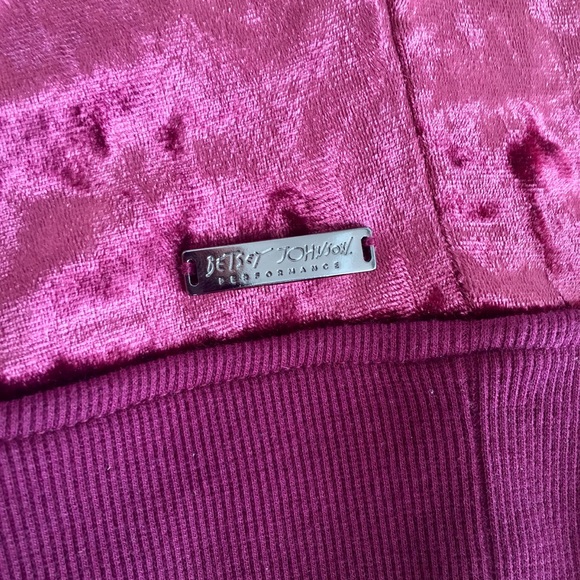 ✨🆕✨ Betsey J velvet funnel neck pullover - Picture 4 of 4